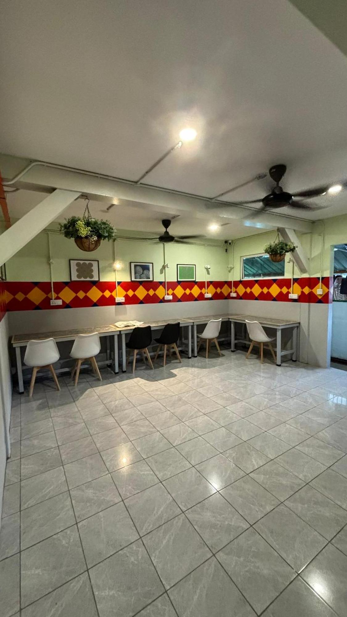 5 Minutes Airport Lodge Kampong Patagas Exterior foto